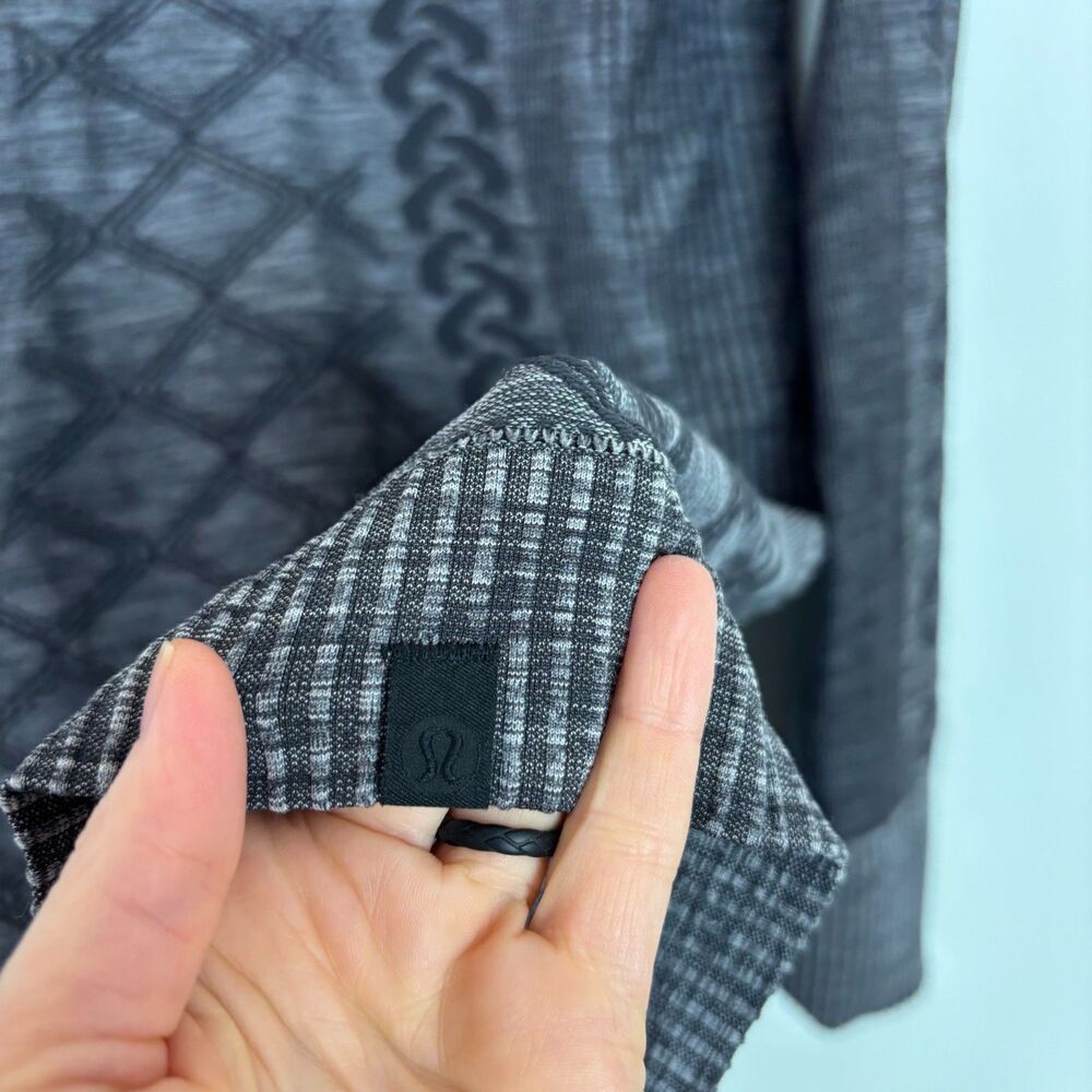 Lululemon Rest Less Gray Black Long Sleeve Pullover Pattern T-Shirt Women's 8 - Picture 4 of 7